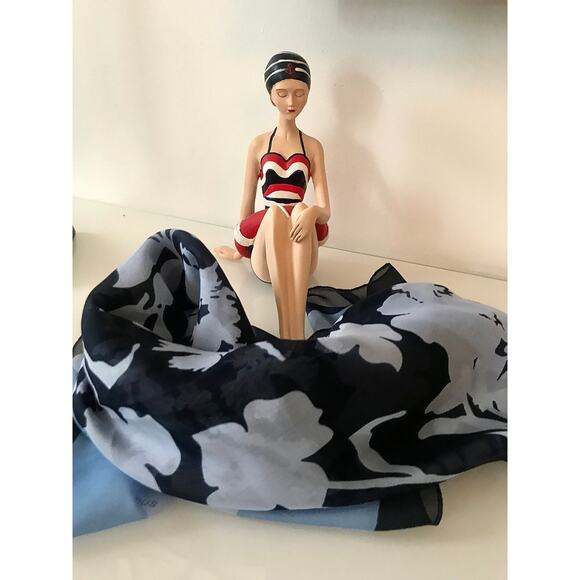 Vintage Ted Lapidus scarf with flowers in blue - Picture 2 of 5